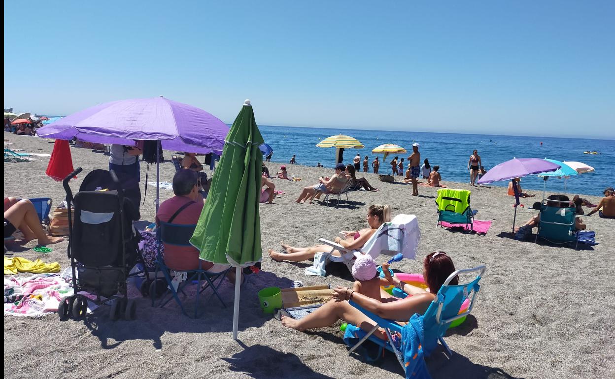 Así se ha disfrutado del día de playa en la Costa Tropical.