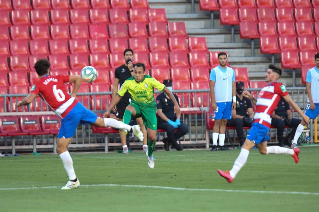 Los de Diego Martínez alcanzarían su primer gran objetivo a falta de seis jornadas