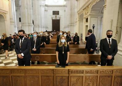 Imagen secundaria 1 - Coronavirus | Una oración en Granada por «el dolor de las familias que no han podido decir adiós»