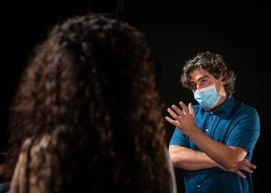 Imagen secundaria 1 - Miembros de la plataforma Gradae en la sala Apeadero.