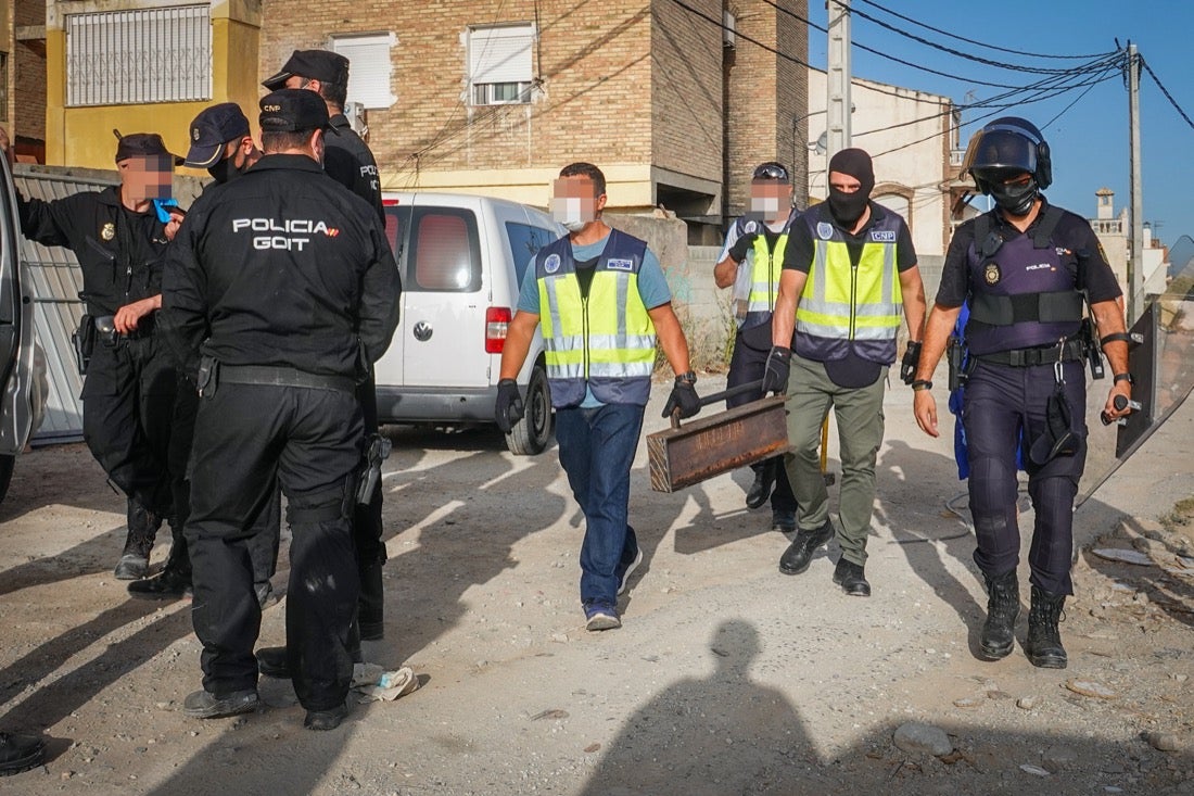 Policía Nacional ha registrado 36 viviendas y ha encontrado centenares de plantas de marihuana