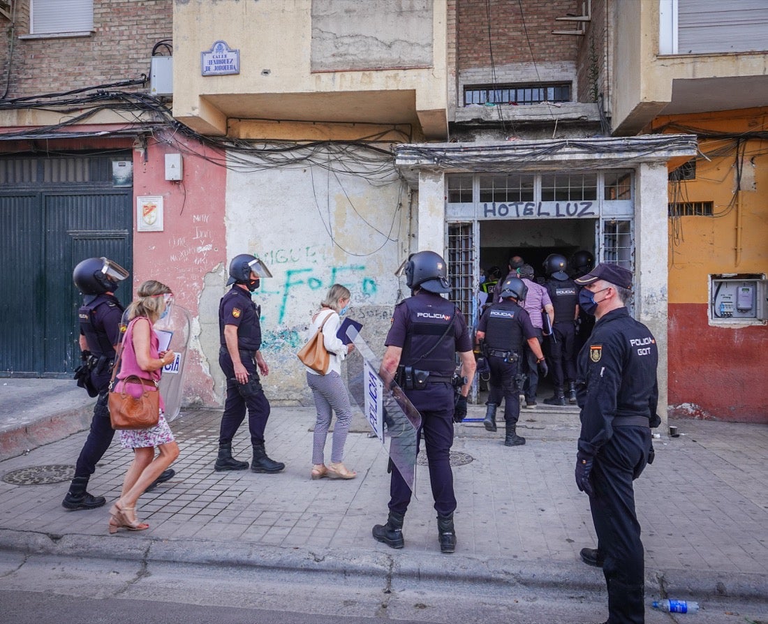 Policía Nacional ha registrado 36 viviendas y ha encontrado centenares de plantas de marihuana