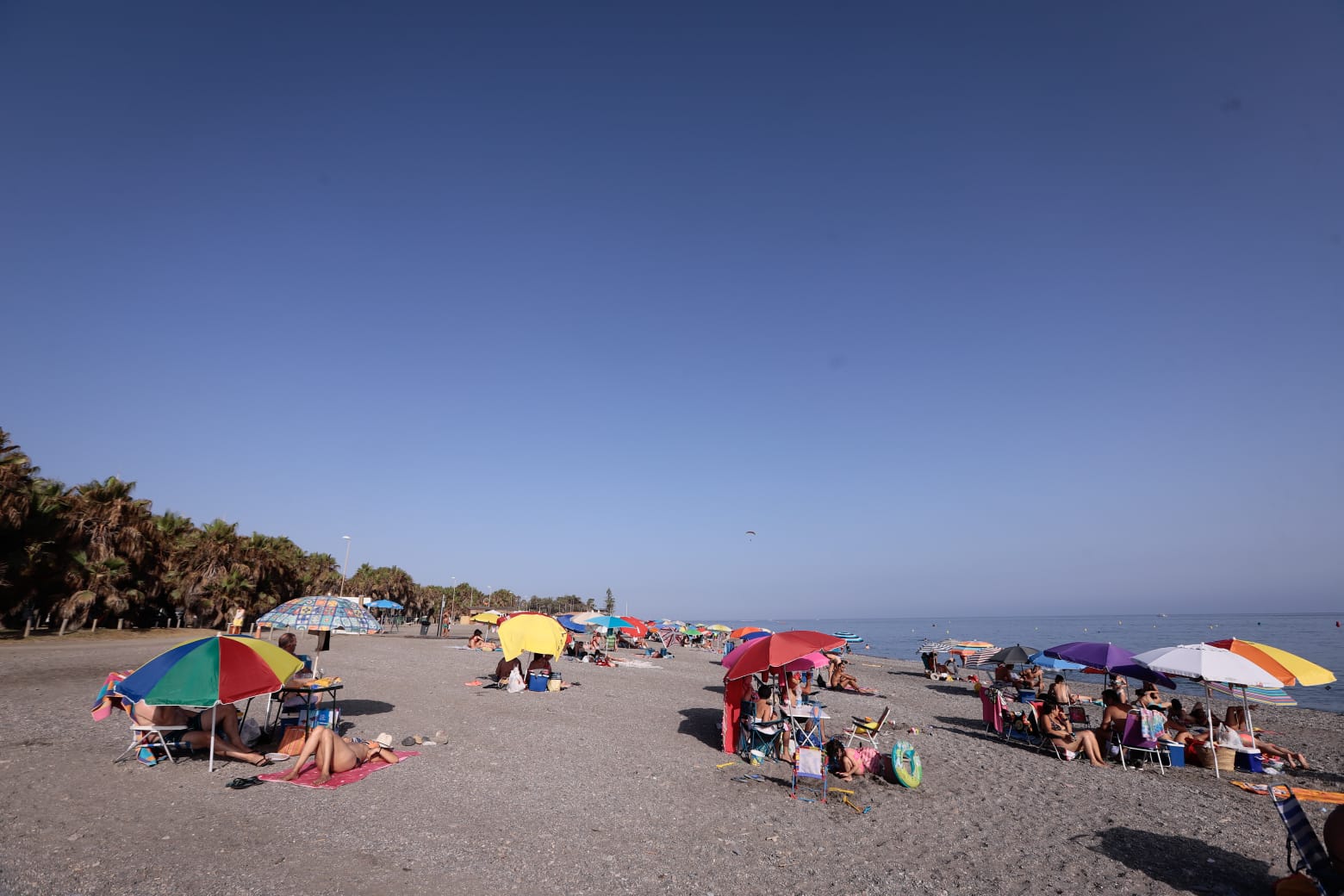 El exceso de aforo ha obligado a cerrar esta tradicional playa motrilena 