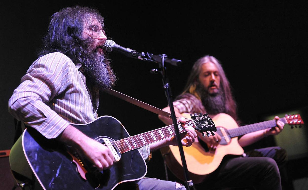 Los barbudos pucelanos de Arizona Baby hicieron temblar anoche el Museo CajaGranada con sus dos guitarras acústicas.