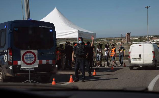 Un control de acceso a la región de Segrià.