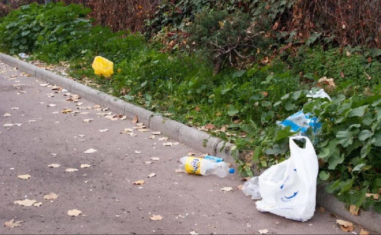 Restos de botellón. 
