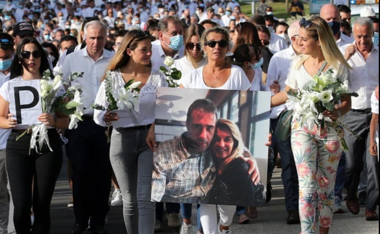 La familia protestando el pasado miércoles. 