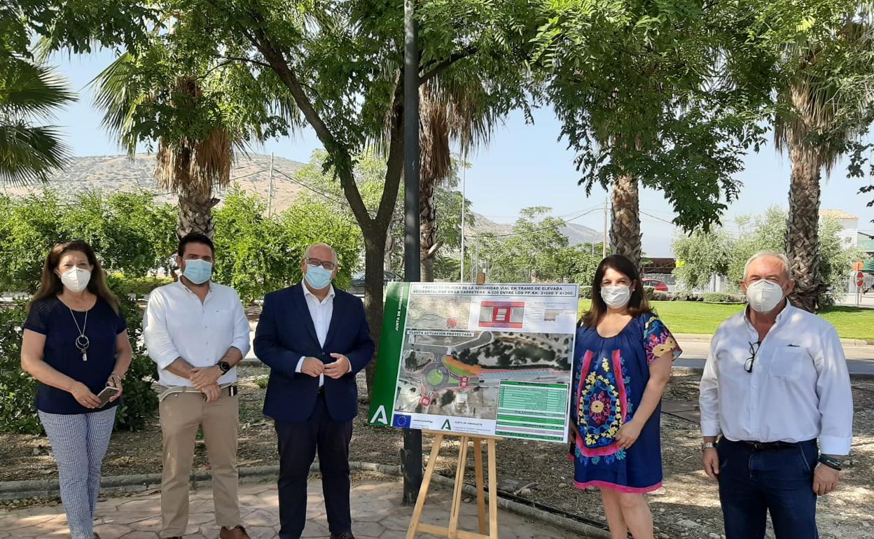 El delegado Jesús Estrella le ha presentado el proyecto a la alcaldesa.