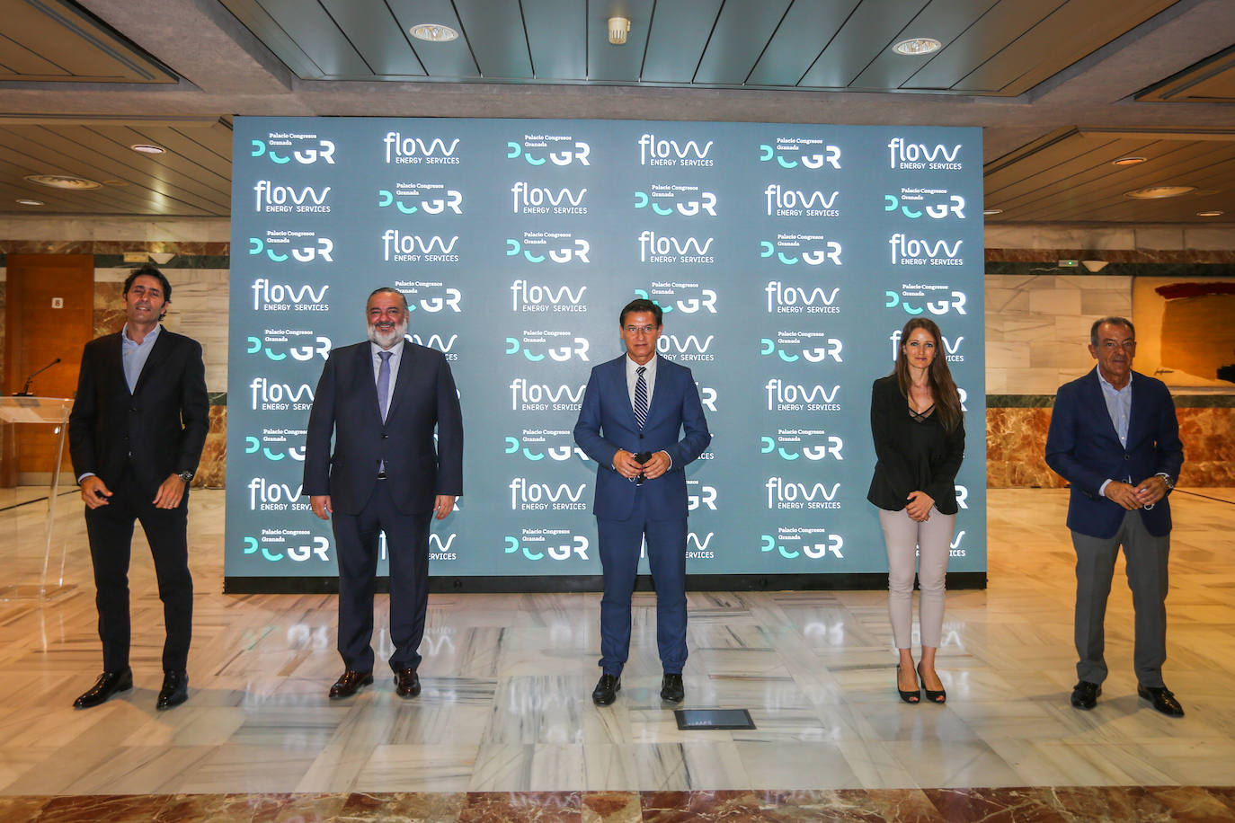 Ignacio Cuerva, Pablo García, Luis Salvador, Virginia Fernández y Francisco Barranco posan tras la prsentación del nuevo proyecto de eficiencia energética del Palacio de Congresos. 