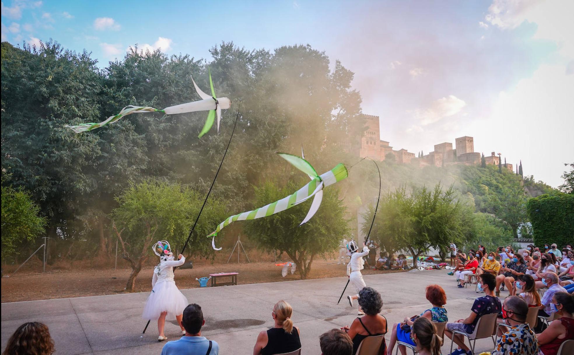 Dos de las cometas que bailaron en el Palacio de los Córdova