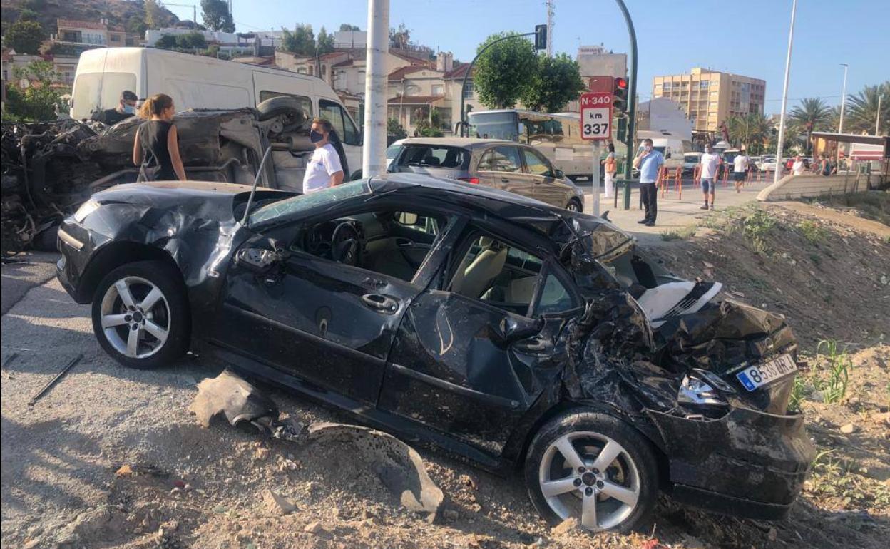 Colisión entre varios vehículos en la entrada de Torrenueva