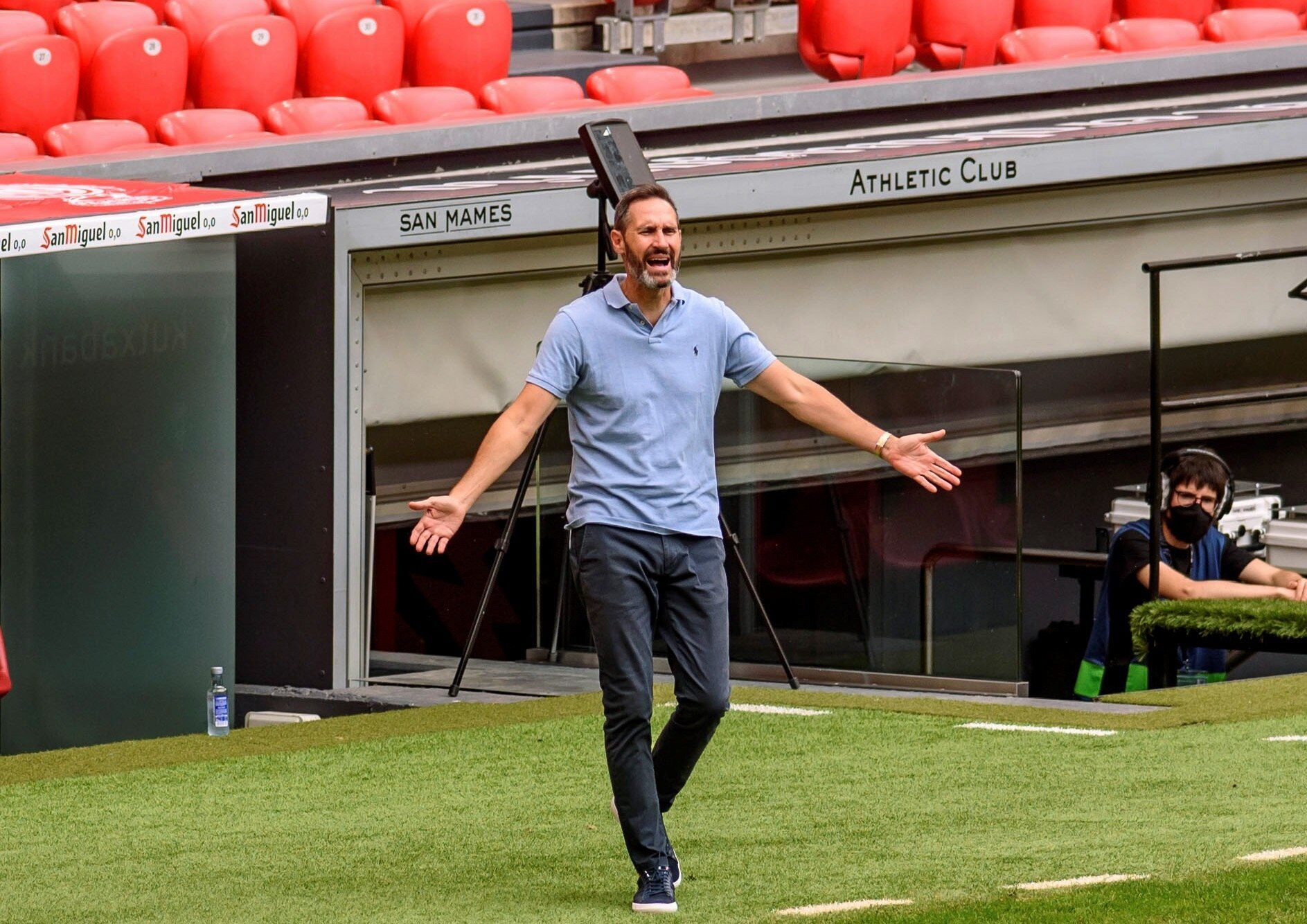 Vicente Moreno se queja durante un partido anterior. 