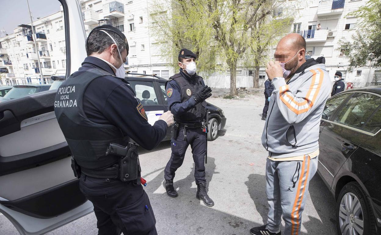 Un control policial durante el pasado estado de alarma. 