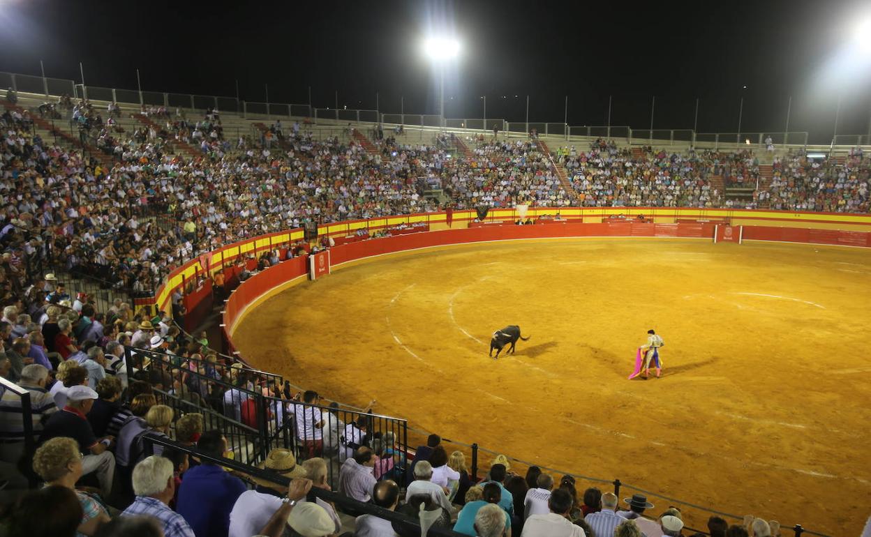 Imagen de una corrida de toros en la plaza de Motril.