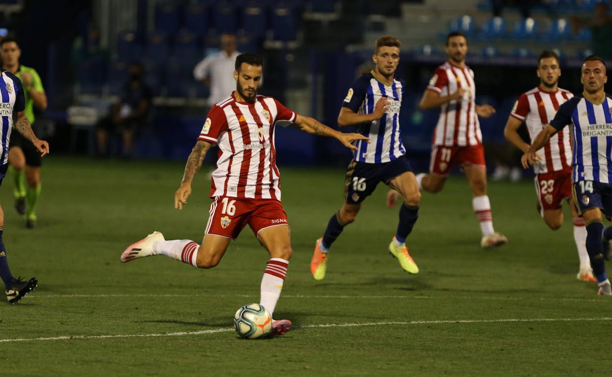 Lazo intenta adelantar a la UDA, tras una buena cabalgada de Darwin Núñez en El Toralín. 