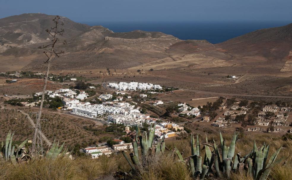 Tierras de western con vistas al Mediterráneo