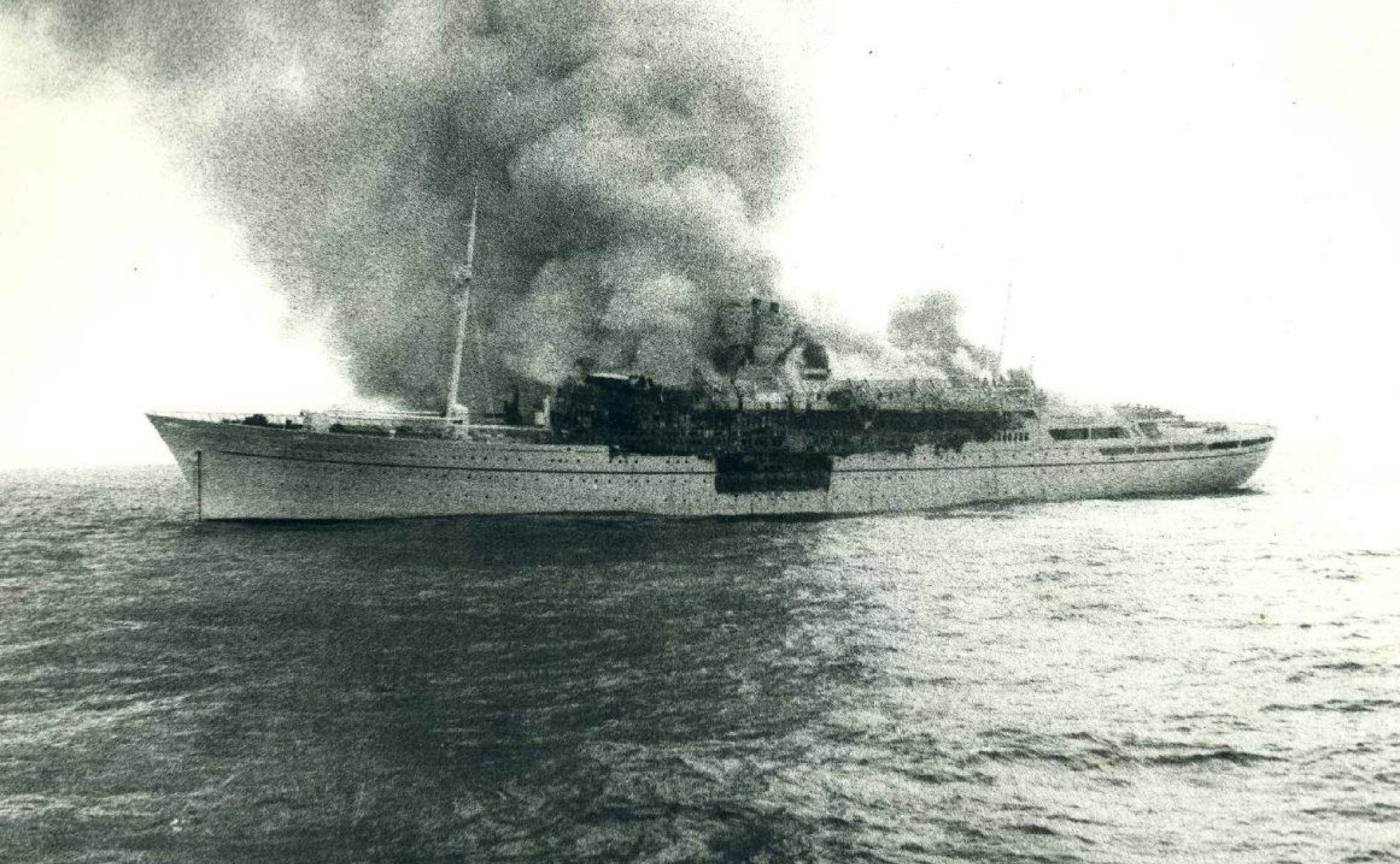 El 'Fulvia' en llamas. 