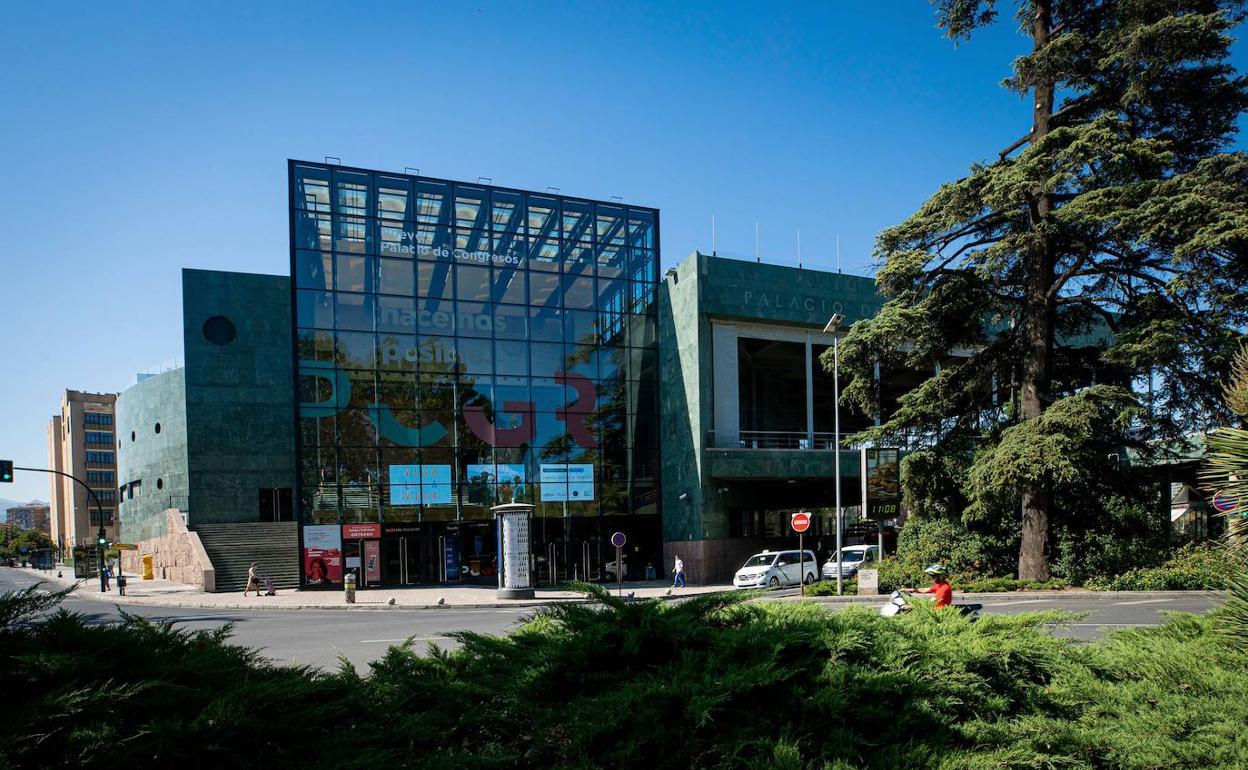 El Ayuntamiento de Granada pide el aplazamiento de una graduación a la que asistirán más de 500 personas