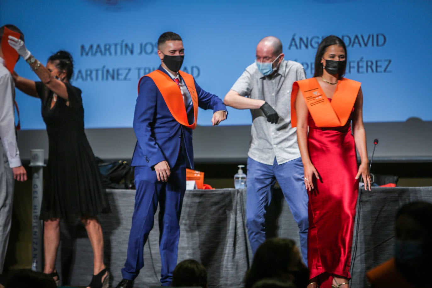 Fotos: Los recién egresados en Sociología celebran su ceremonia con medidas de seguridad