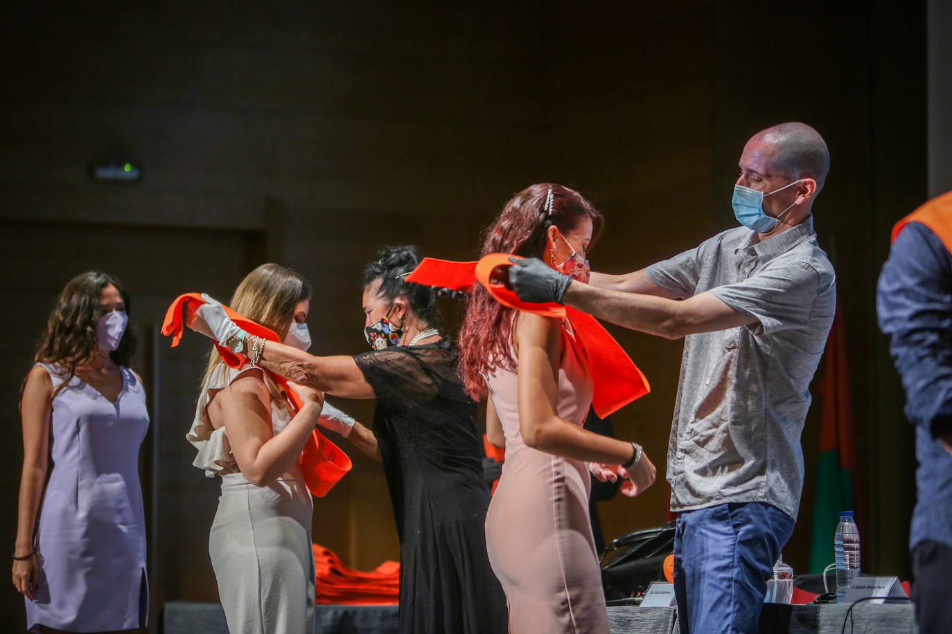 Fotos: Los recién egresados en Sociología celebran su ceremonia con medidas de seguridad