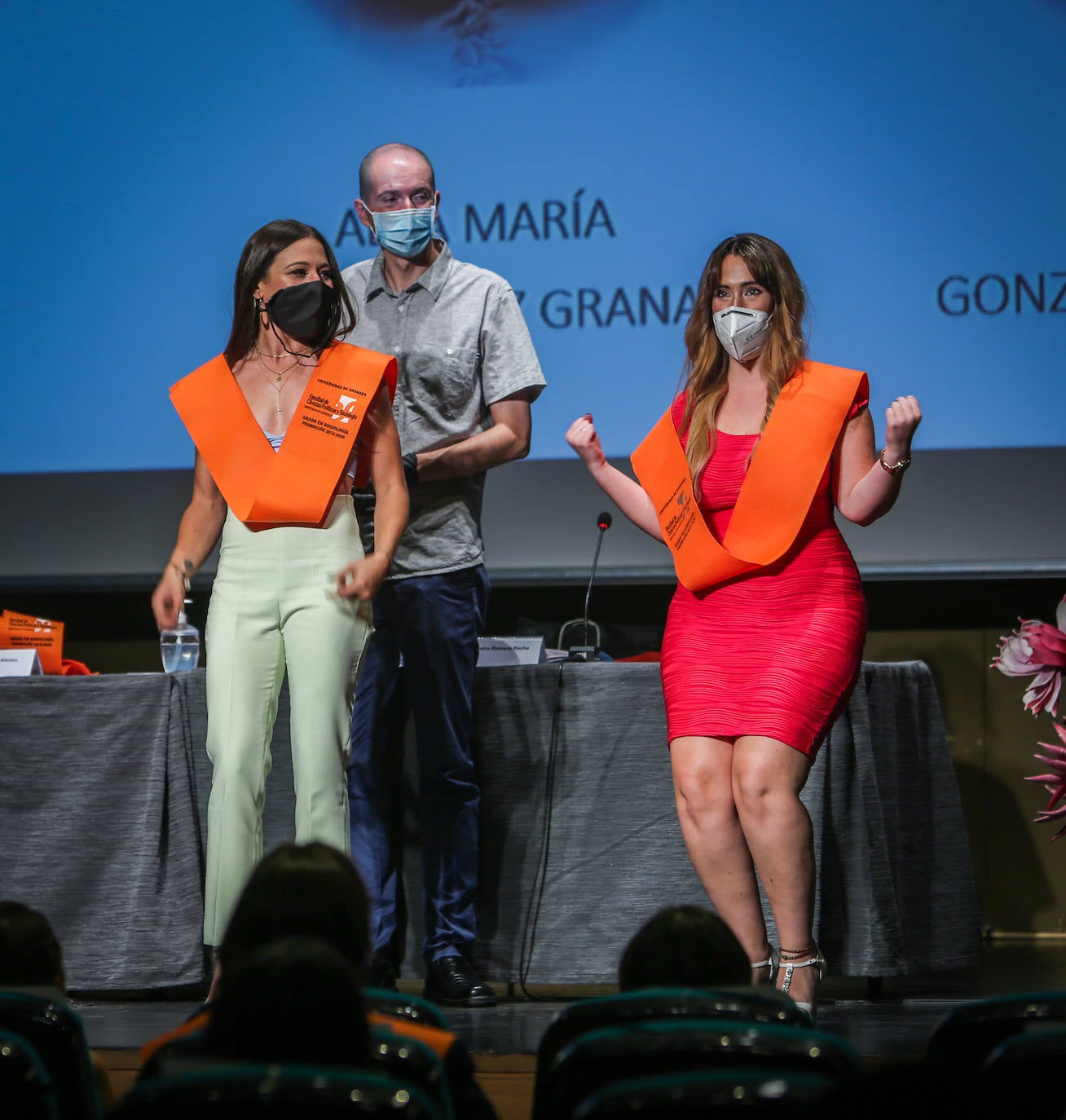 Fotos: Los recién egresados en Sociología celebran su ceremonia con medidas de seguridad