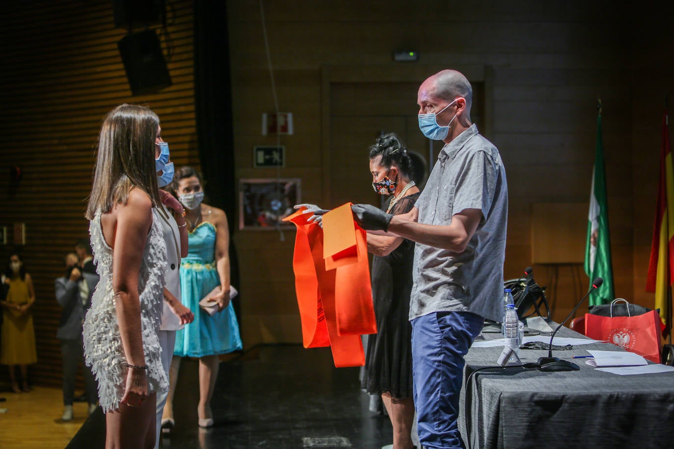 Fotos: Los recién egresados en Sociología celebran su ceremonia con medidas de seguridad
