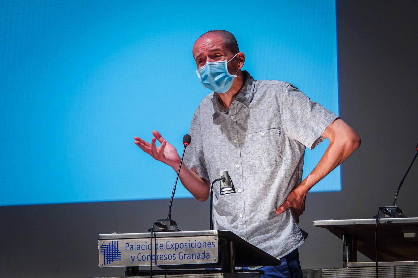 Fotos: Los recién egresados en Sociología celebran su ceremonia con medidas de seguridad