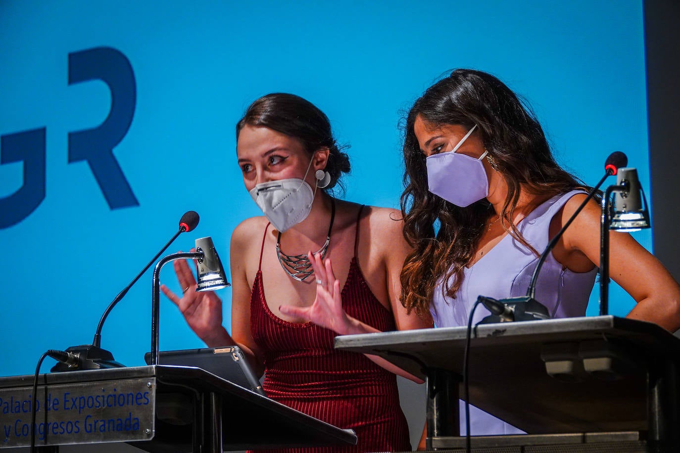 Fotos: Los recién egresados en Sociología celebran su ceremonia con medidas de seguridad
