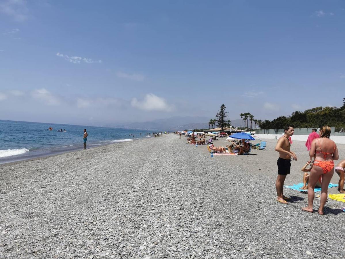La playa de San Cristóbal presenta este mediodía de domingo un aspecto formidable. 