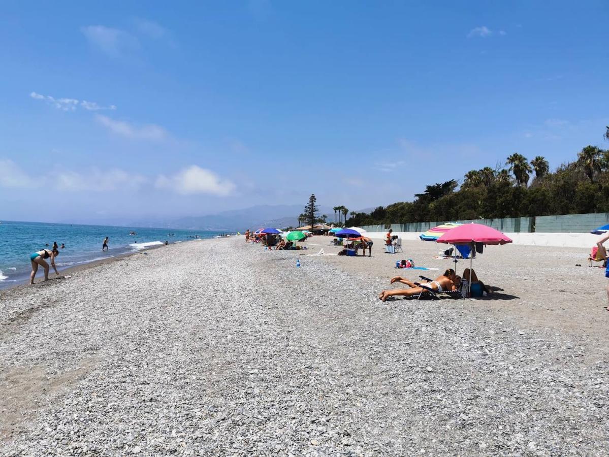 La playa de San Cristóbal presenta este mediodía de domingo un aspecto formidable. 