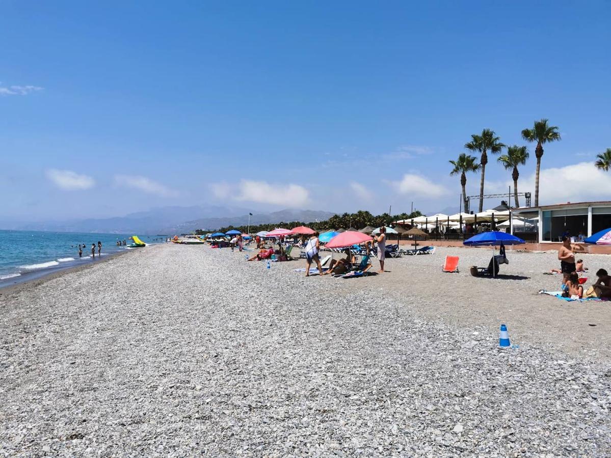 La playa de San Cristóbal presenta este mediodía de domingo un aspecto formidable. 