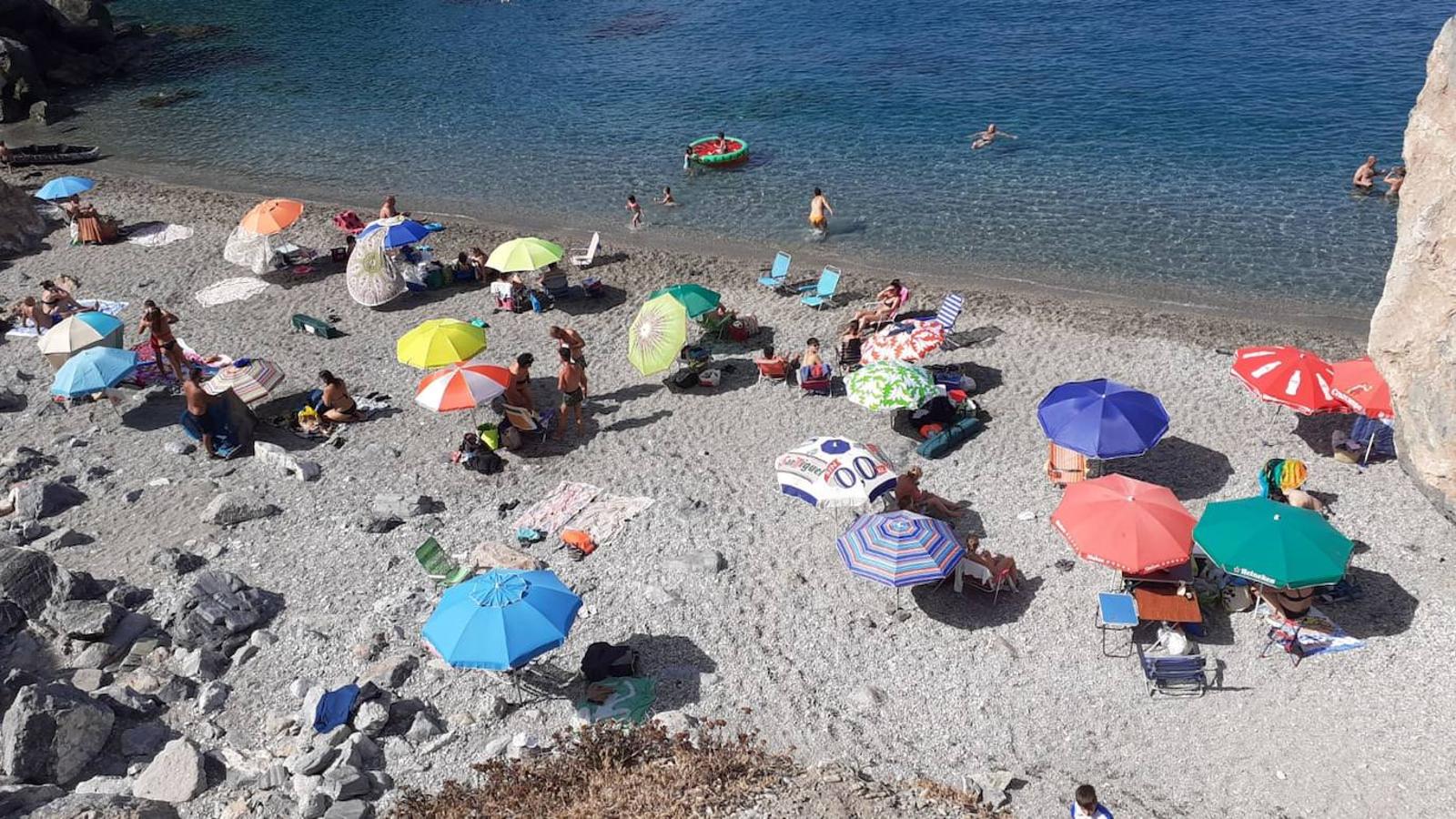 La playa de San Cristóbal presenta este mediodía de domingo un aspecto formidable. 