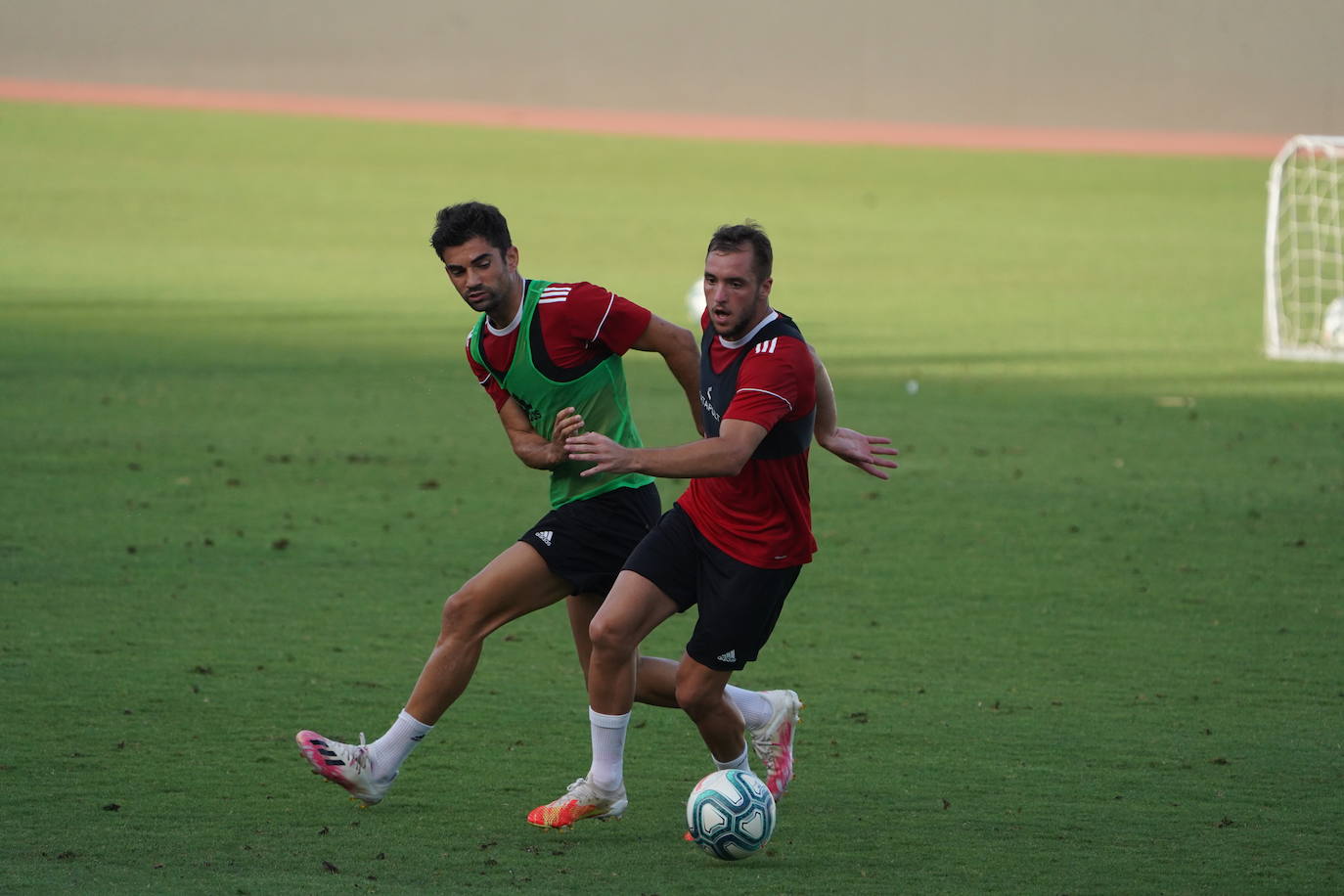 Fotos: Silva le cede los &#039;trastos&#039; a Fortes, que dirige la sesión del Almería