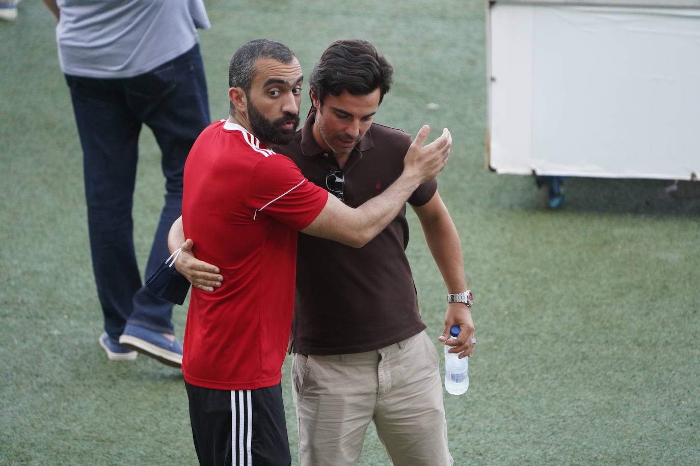 Fotos: Silva le cede los &#039;trastos&#039; a Fortes, que dirige la sesión del Almería