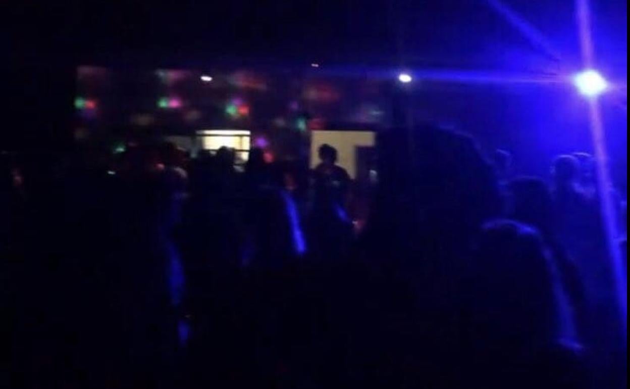 Captura de un vídeo de la fiesta subido a redes sociales, posterioremente borrado. 
