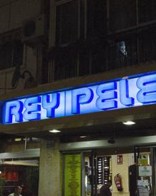 Imagen secundaria 2 - Bar Bus Stop (Valladolid). Taberna Castañeda (Granada). Comercio Rey Pelé (Málaga). 