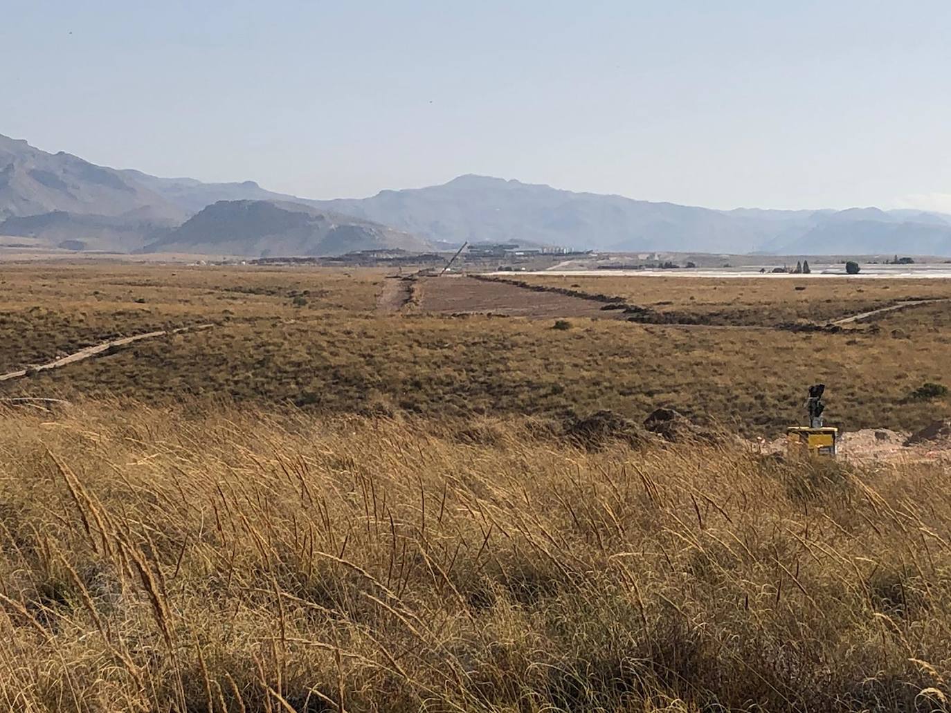 Visita a las obras del AVE entre Níjar y la capital, en donde los tajos comienzan ya con importantes obras civiles para el tendido de viaductos y la ejecución de pasos inferiores y vías de desagüe. 