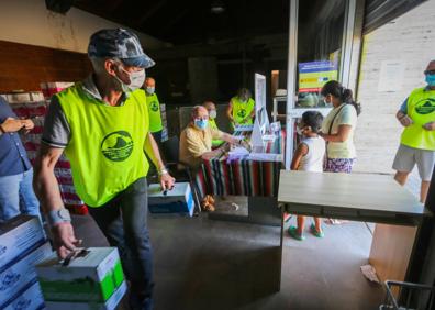 Imagen secundaria 1 - Los voluntarios, en la mañana de trabajo.