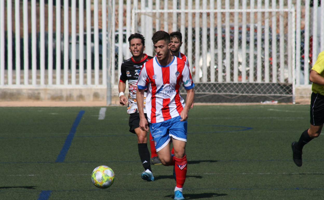 El centrocampista almeriense es el primer refuerzo verde para la próxima temporada. 