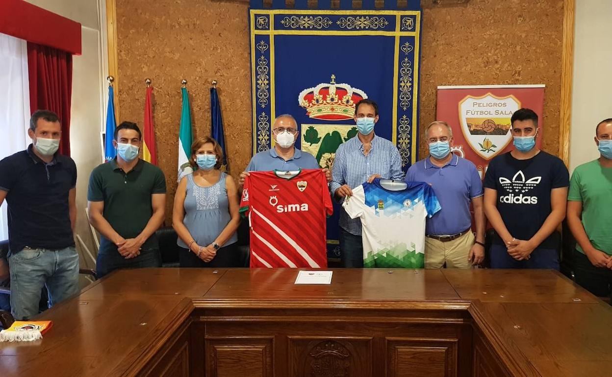 Las tres partes en el acuerdo, rubricaron ayer su compromiso. 