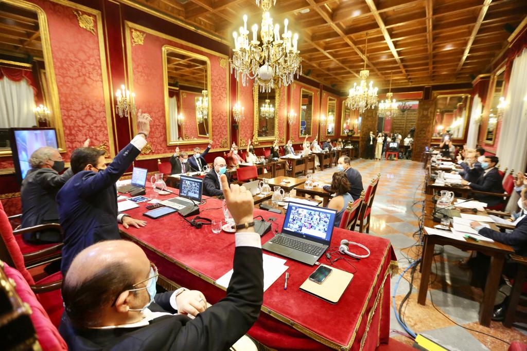 PSOE, PP y Ciudadanos cumplen el compromiso de mayo y aprueban el expediente de cuentas