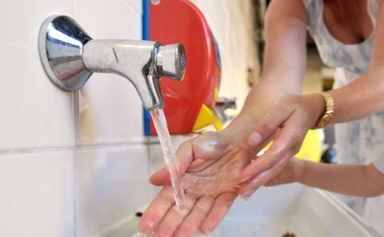 Sanidad explica cuándo es imprescindible lavarse las manos para evitar contagios