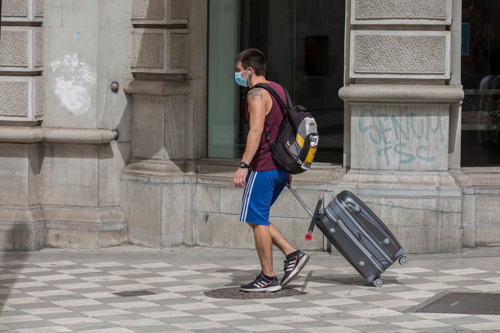 El primer día de agosto deja imágenes de turistas visitando los principales puntos de la ciudad pese a la ola de calor y a la incertidumbre por los rebrotes de coronavirus