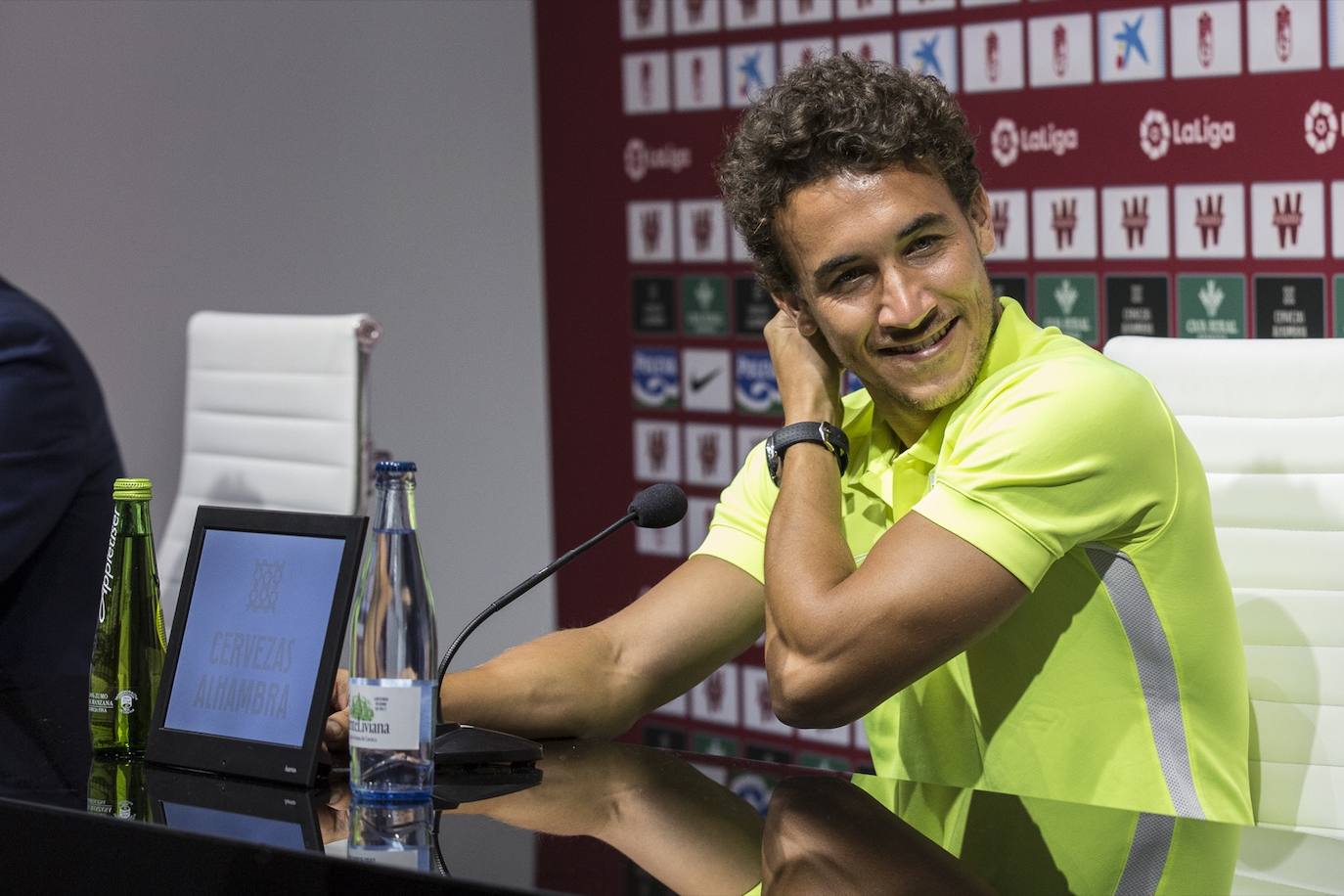 El primer fichaje del Granada CF en la presente temporada ha comparecido este lunes ante los medios de comunicación 