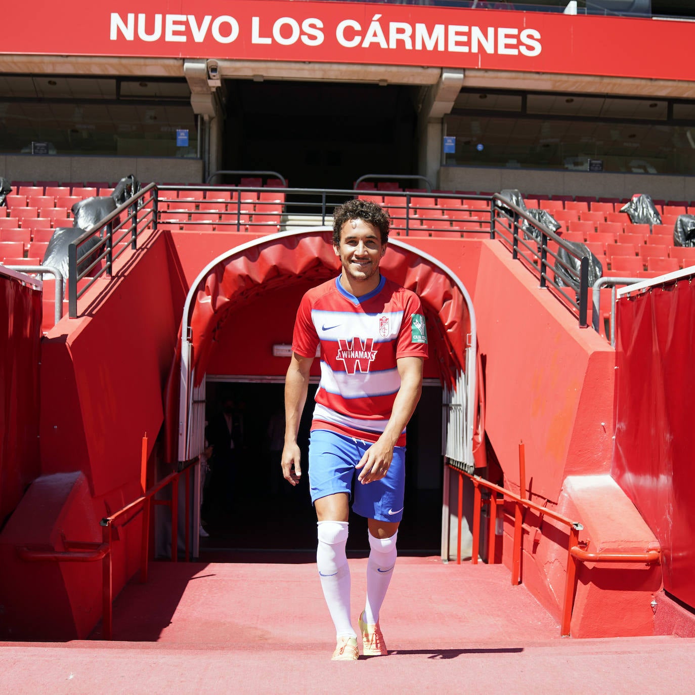 El primer fichaje del Granada CF en la presente temporada ha comparecido este lunes ante los medios de comunicación 