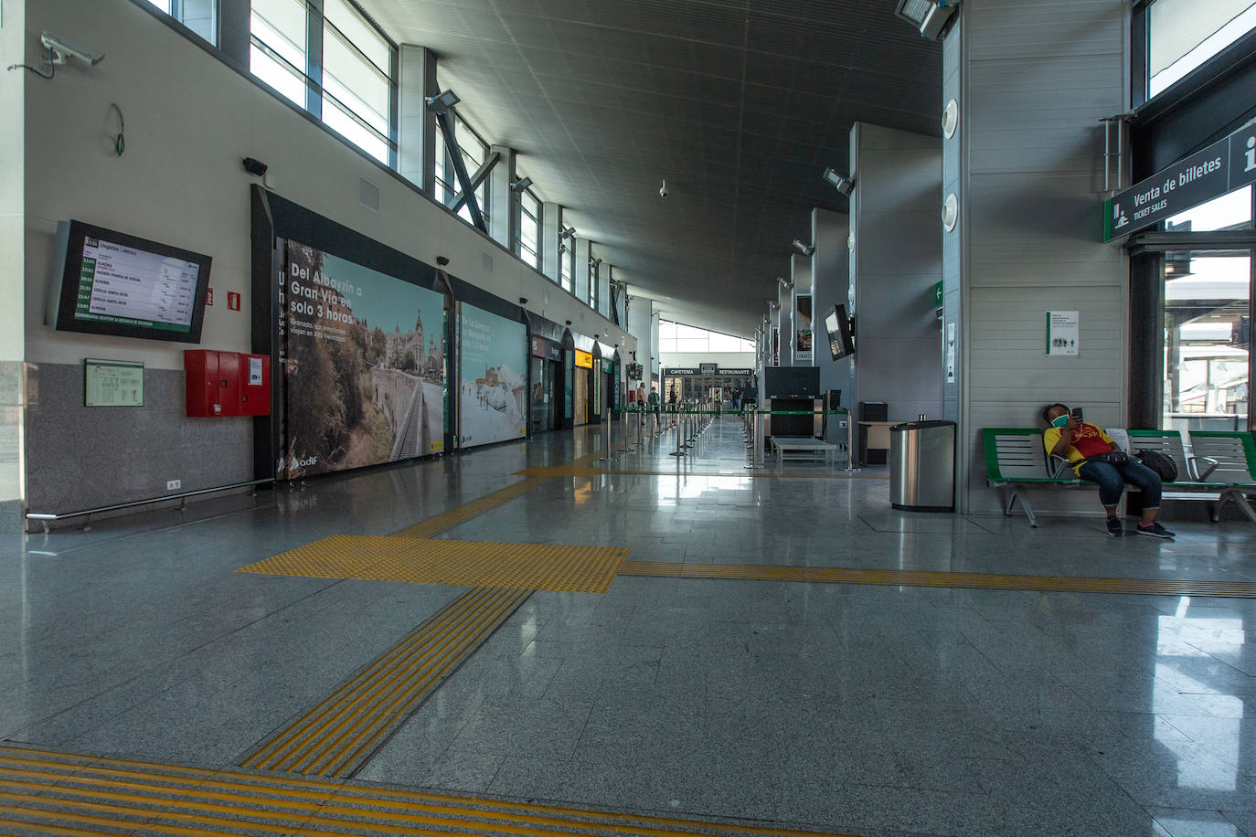 Imagen secundaria 2 - Baja afluencia a la estación de Renfe.