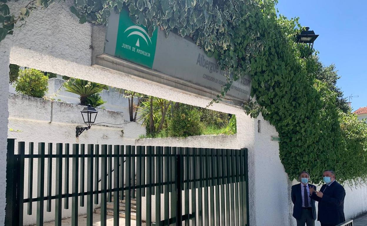 Los delegados Pablo García e Indalecio Sánchez-Montesinos en el albergue de Víznar. 