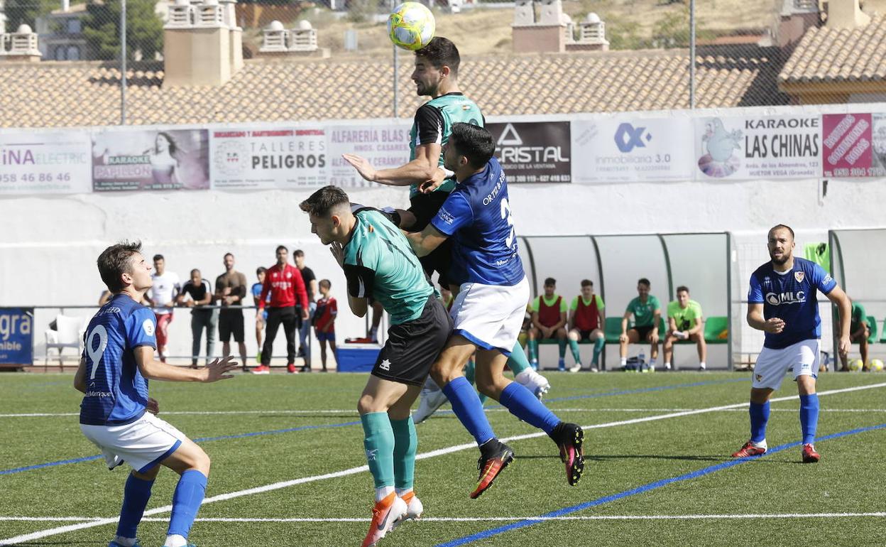 Un partido del Linares Deportivo al comienzo de la temporada.