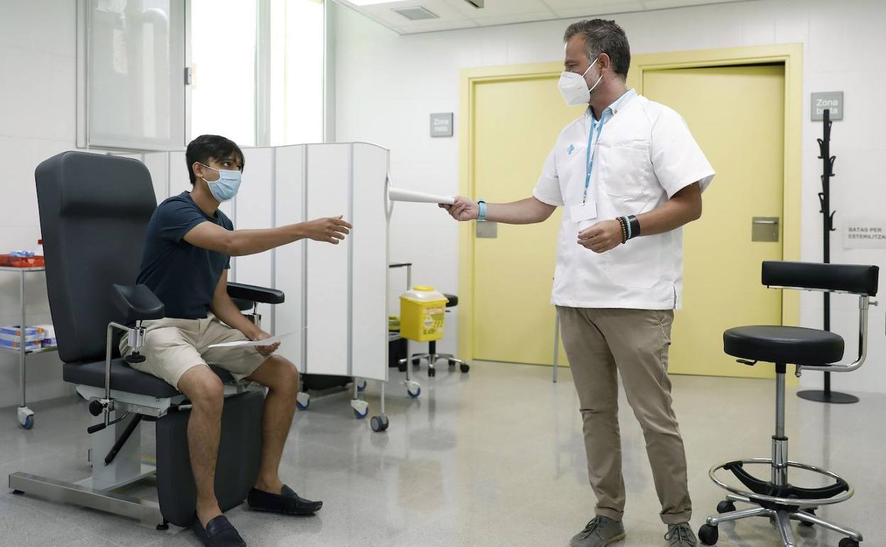 Si es necesario, Salud autorizará a más sanitarios para abarcar los brotes.