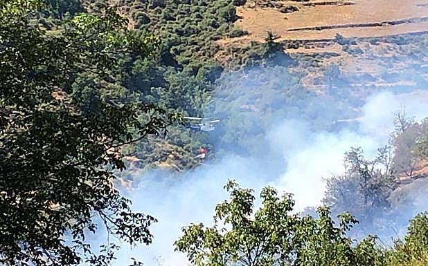 Imagen. El incendio en Bubión, desde cerca.